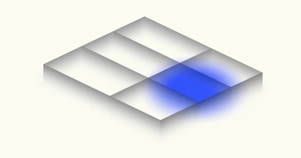Инженеры в студии рассматривают физические модели робота и вымершего животного, обсуждая связь цифровых разработок с материальным миром.